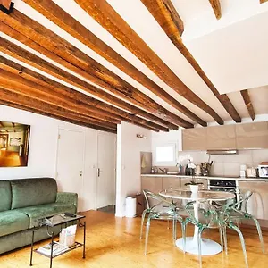 Apartment Casalionelparis : Your In The Heart Of, Paris