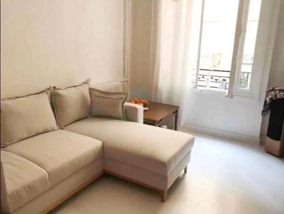Louvre Apartment باريس